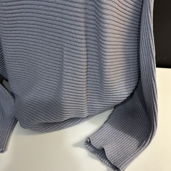 Fashion Sweater - Picture 3 of 9